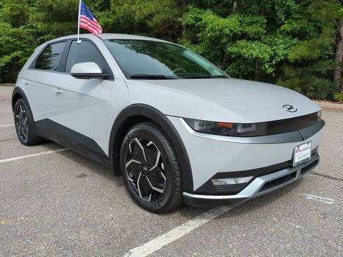 Used 2024 Hyundai Ioniq 5 SEL RWD image 2