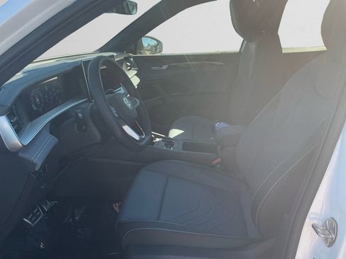 New 2026 Volkswagen Tiguan SE R-Line image 9