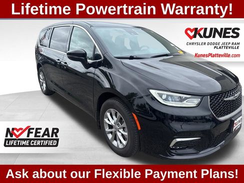 Used 2025 Chrysler Pacifica Select AWD/4WD image 1