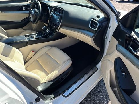 Used 2016 Nissan Maxima 3.5 SV w/ Interior Lighting Package image 16