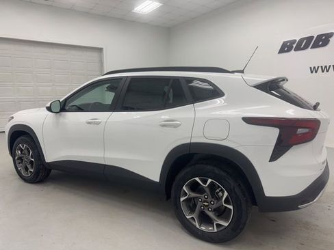 New 2026 Chevrolet Trax LT w/ Sunroof Package image 7