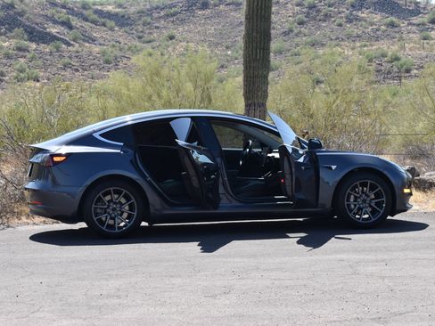 Used 2020 Tesla Model 3 Standard Range Plus RWD image 9