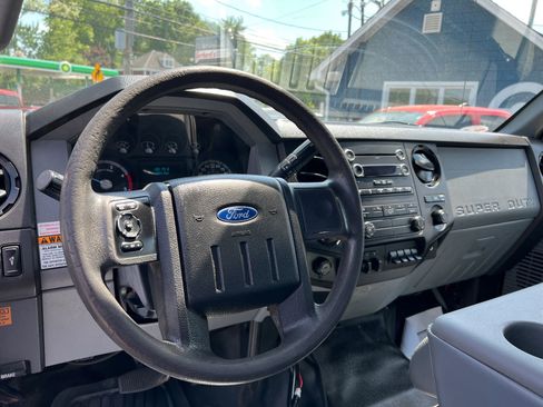 Used 2016 Ford F550 4x4 Regular Cab Super Duty image 28