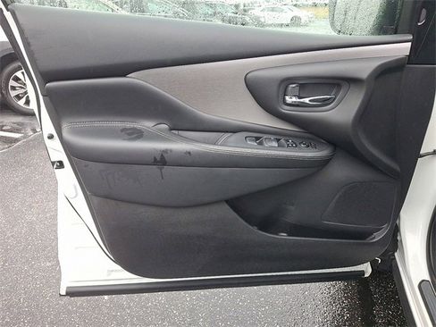 Used 2023 Nissan Murano SV image 12