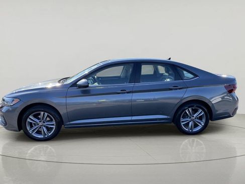 Used 2024 Volkswagen Jetta SE FWD image 4