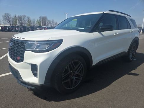 Used 2025 Ford Explorer ST AWD/4WD image 2