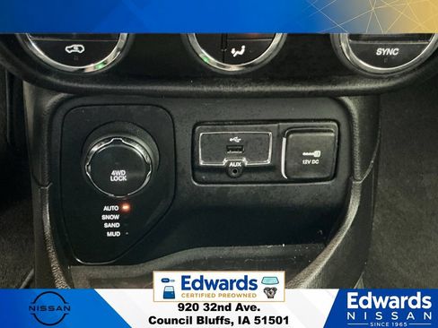 Used 2017 Jeep Renegade Limited AWD/4WD image 31