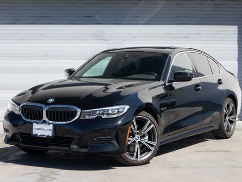 Used 2022 BMW 330e w/ Premium Package RWD image 3