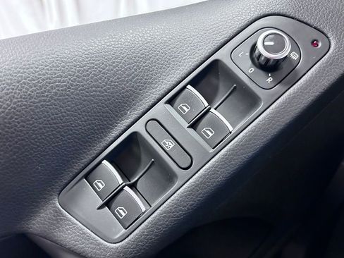 Used 2015 Volkswagen Tiguan SE image 5