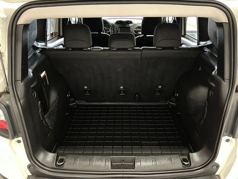 Used 2019 Jeep Renegade Latitude w/ Cold Weather Group FWD image 12