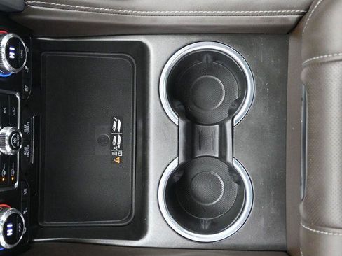 Used 2022 GMC Yukon SLT w/ SLT Premium Package image 38