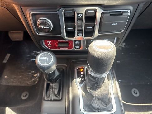 New 2025 Jeep Gladiator Rubicon w/ Convenience Group image 18