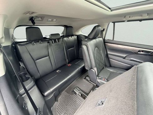 Used 2020 Toyota Highlander Platinum AWD/4WD image 32
