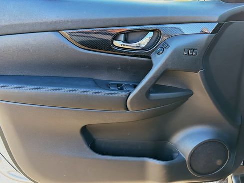 Used 2019 Nissan Rogue SL w/ Premium Package image 22