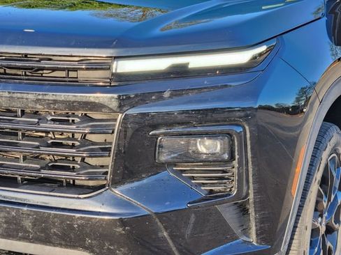 Used 2025 Chevrolet Traverse LT w/ Midnight/Sport Edition image 9