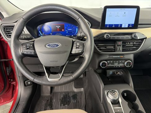 Used 2022 Ford Escape Titanium w/ Titanium Elite Package AWD/4WD image 3