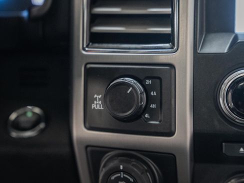 Used 2018 Ford F150 Platinum w/ Equipment Group 701A Luxury image 33