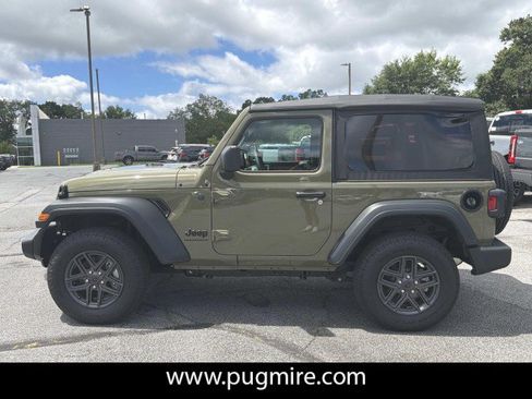 Used 2025 Jeep Wrangler Sport AWD/4WD image 4
