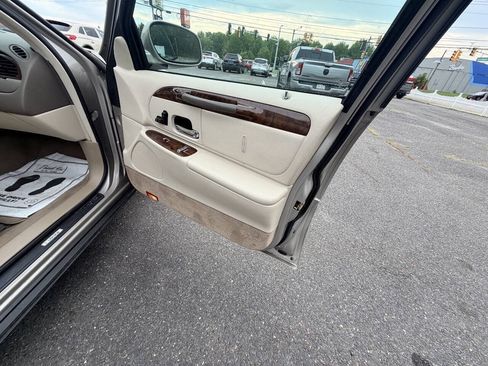 Used 1999 Lincoln Town Car Signature RWD image 70