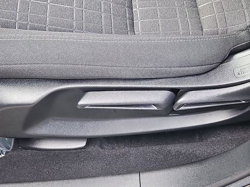 Used 2024 Honda HR-V LX image 17