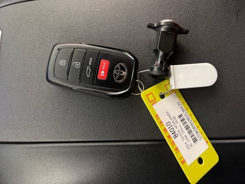 Certified 2024 Toyota Highlander XSE FWD image 24
