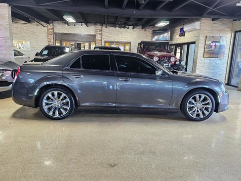 Used 2016 Chrysler 300 C image 7