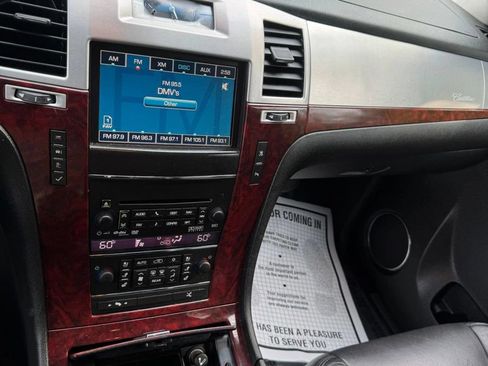 Used 2011 Cadillac Escalade Premium AWD/4WD image 20