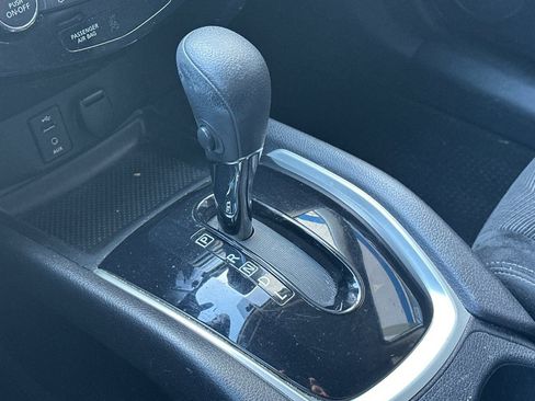 Used 2014 Nissan Rogue SV w/ SV Premium Package image 27