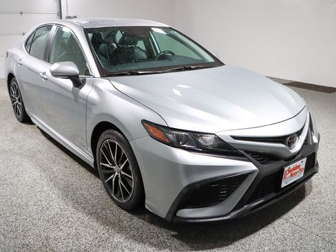 Used 2024 Toyota Camry SE FWD image 5