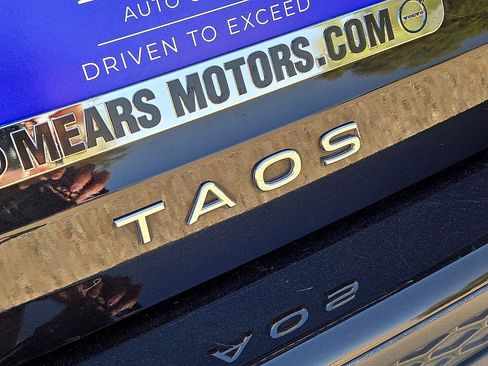 Used 2025 Volkswagen Taos SE AWD/4WD image 12