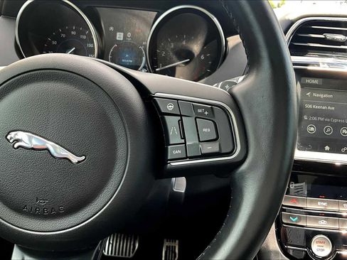 Used 2019 Jaguar F-PACE Premium image 43