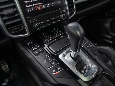 Used 2017 Porsche Cayenne S AWD/4WD image 13