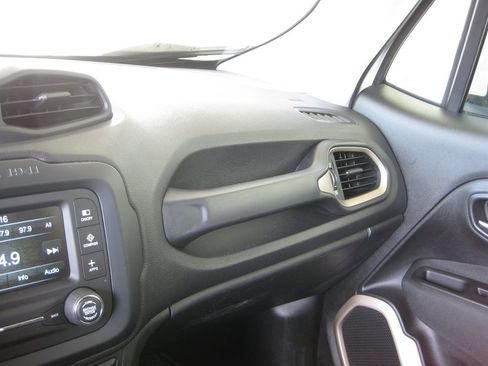 Used 2017 Jeep Renegade Latitude w/ Cold Weather Group AWD/4WD image 19