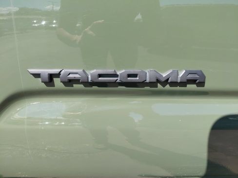 Certified 2021 Toyota Tacoma TRD Off-Road w/ Technology Package AWD/4WD image 14