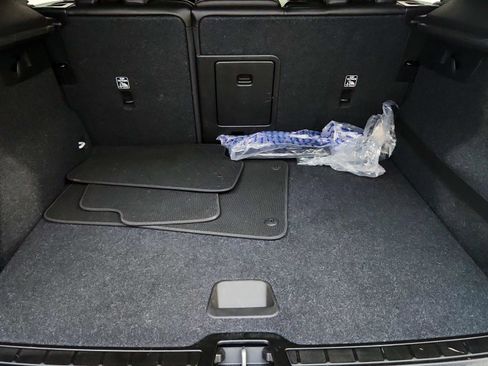 Used 2020 Volvo XC40 T4 Momentum FWD image 38