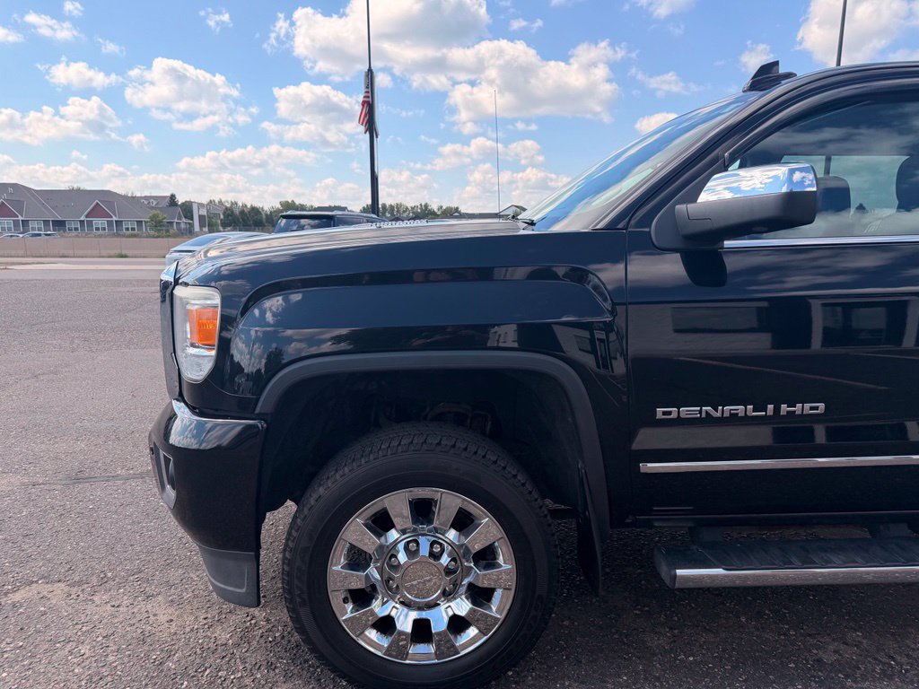 Used 2016 GMC Sierra 2500 Denali w/ Duramax Plus Package AWD/4WD image 11