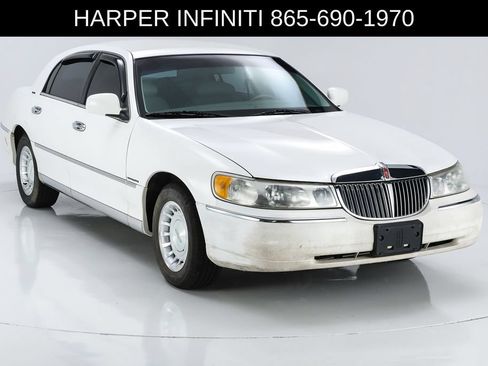 Used 2000 Lincoln Town Car Executive RWD image 50
