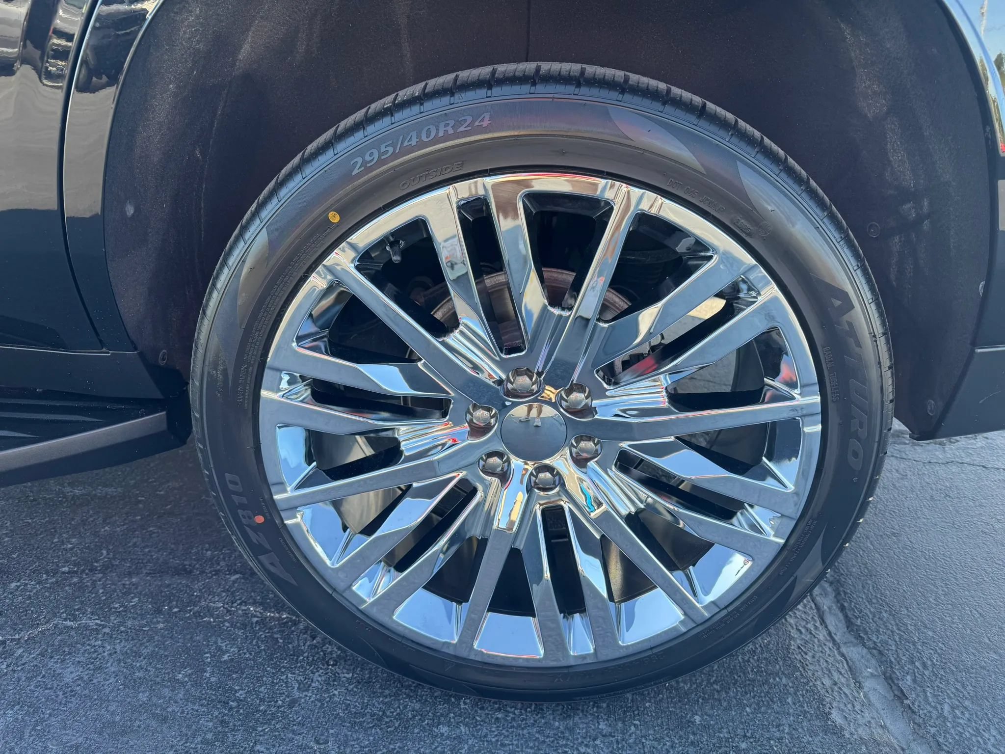 Used 2025 GMC Yukon Denali AWD/4WD image 16