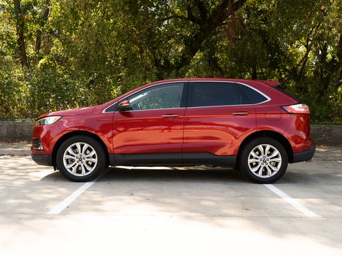 Used 2024 Ford Edge Titanium image 6