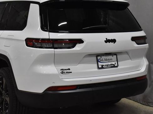 New 2025 Jeep Grand Cherokee L Altitude image 9