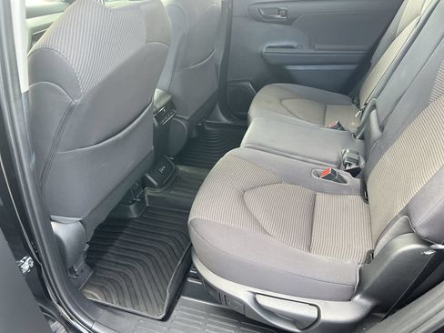 Used 2023 Toyota Highlander LE FWD image 32