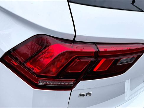 Used 2022 Volkswagen Tiguan SE R-Line image 28