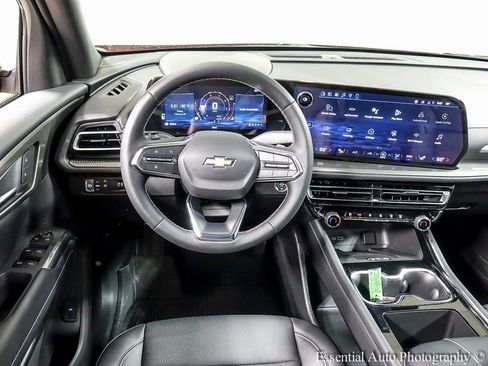 New 2026 Chevrolet Traverse LT w/ Driver Confidence Package FWD image 13