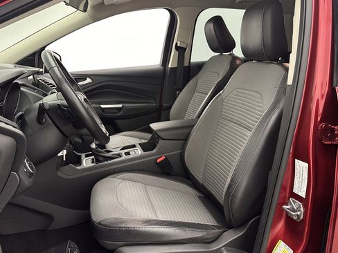 Used 2018 Ford Escape SE w/ SE Sport Appearance Package image 13