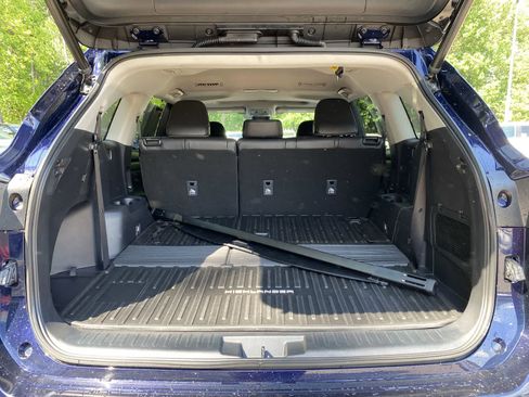 Used 2023 Toyota Highlander XLE AWD/4WD image 13