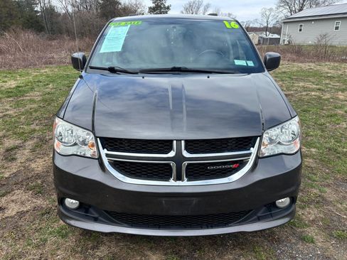 Used 2016 Dodge Grand Caravan SXT image 2