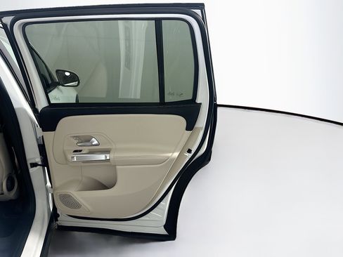 Used 2022 Mercedes-Benz GLB 250 image 33