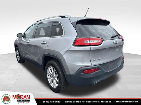 Used 2018 Jeep Cherokee Latitude w/ Safety Group AWD/4WD image 2