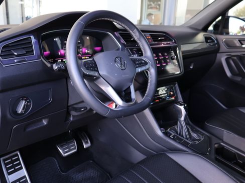 Used 2023 Volkswagen Tiguan SE R-Line image 12