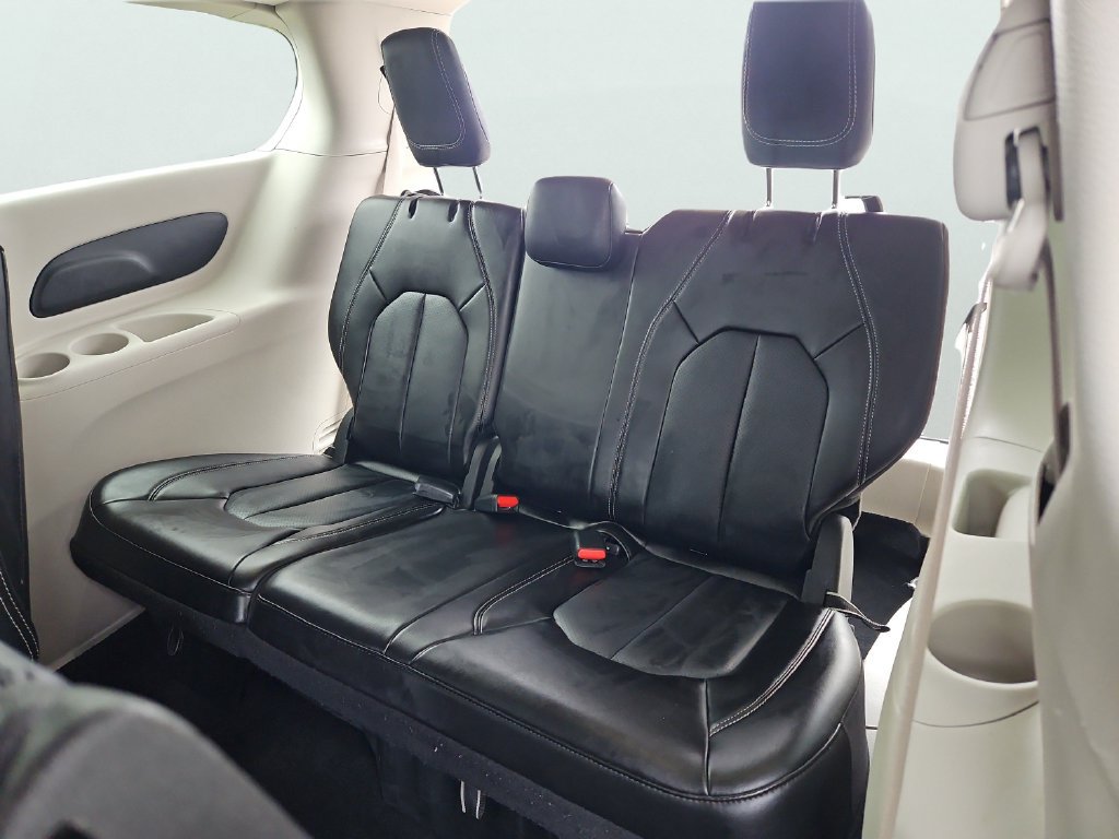 Used 2024 Chrysler Pacifica Limited FWD image 36